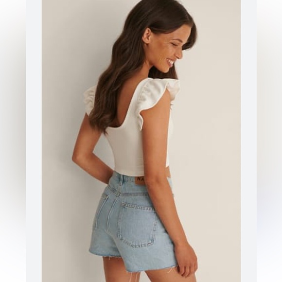 JOLIE boutique 🤍🤍White Ruffle Sleeve Crop Top NWT - Picture 2 of 11